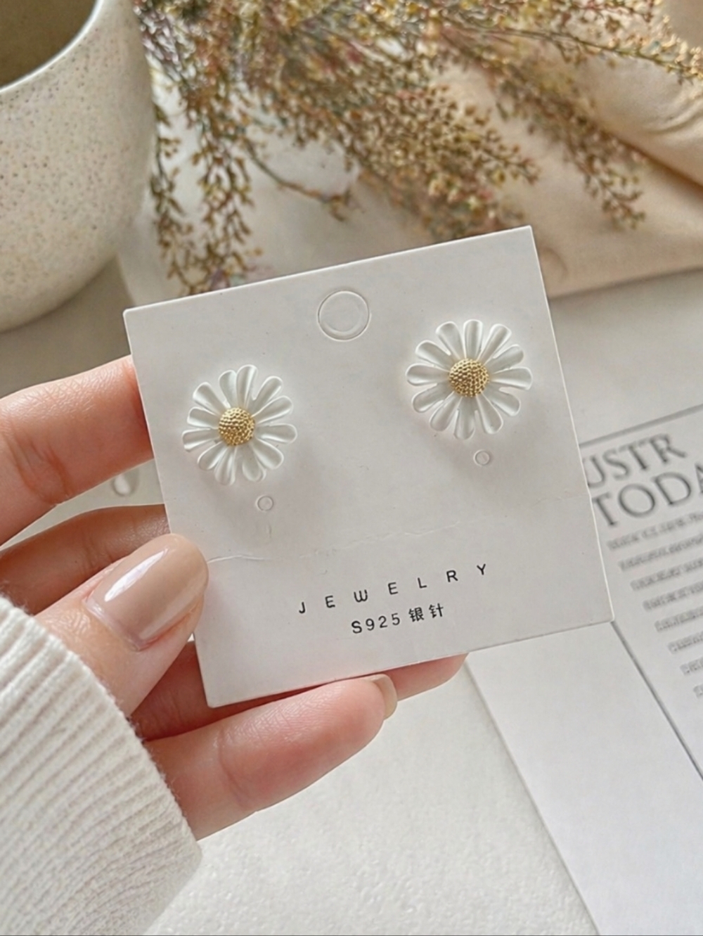 Dainty White Daisy Stud Earrings S925 Sterling Silver Posts‎ Floral Cute Minimal